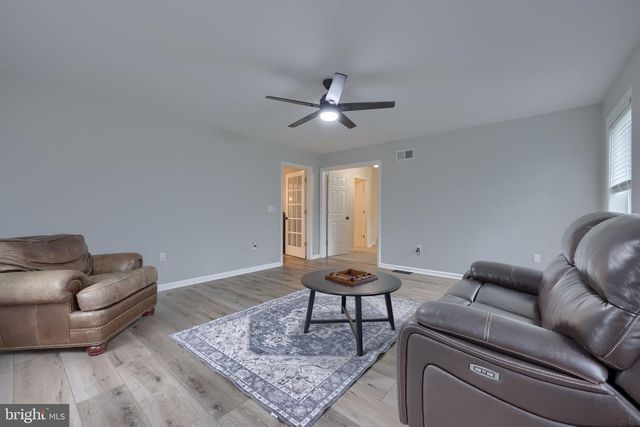 1400 MENTZER RD, Lancaster, PA 17602