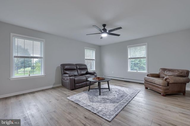 1400 MENTZER RD, Lancaster, PA 17602