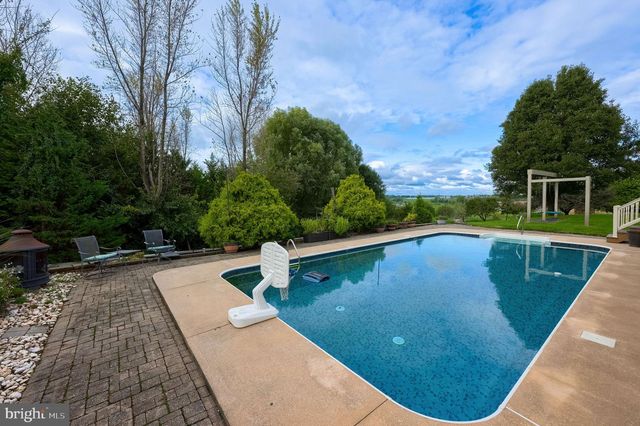 1400 MENTZER RD, Lancaster, PA 17602