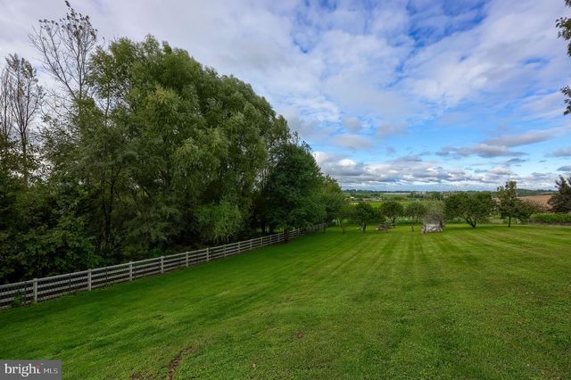 1400 MENTZER RD, Lancaster, PA 17602