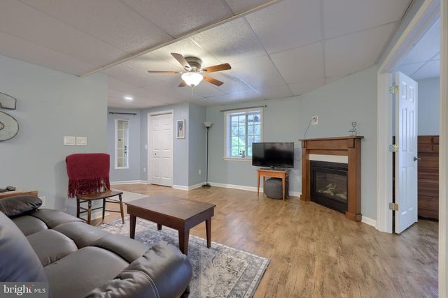 1400 MENTZER RD, Lancaster, PA 17602