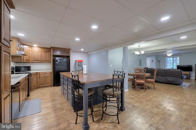 1400 MENTZER RD, Lancaster, PA 17602