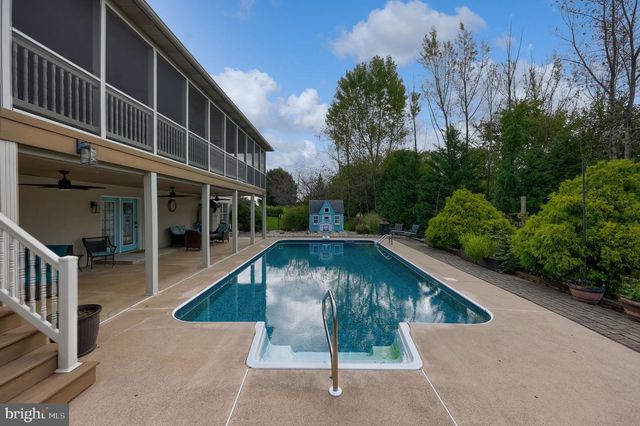 1400 MENTZER RD, Lancaster, PA 17602