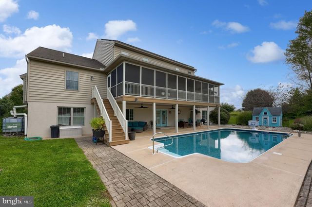 1400 MENTZER RD, Lancaster, PA 17602