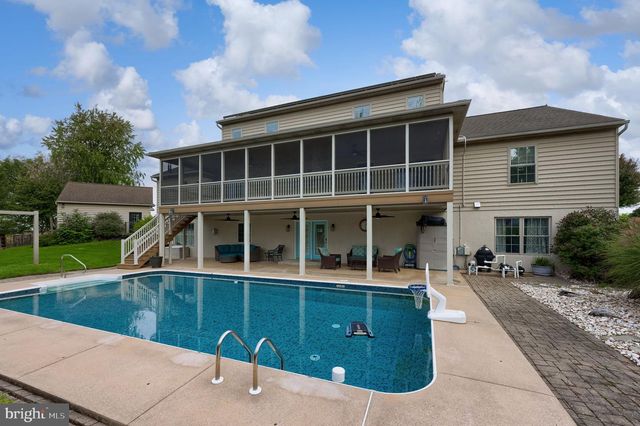 1400 MENTZER RD, Lancaster, PA 17602