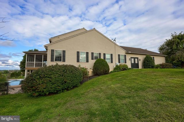 1400 MENTZER RD, Lancaster, PA 17602