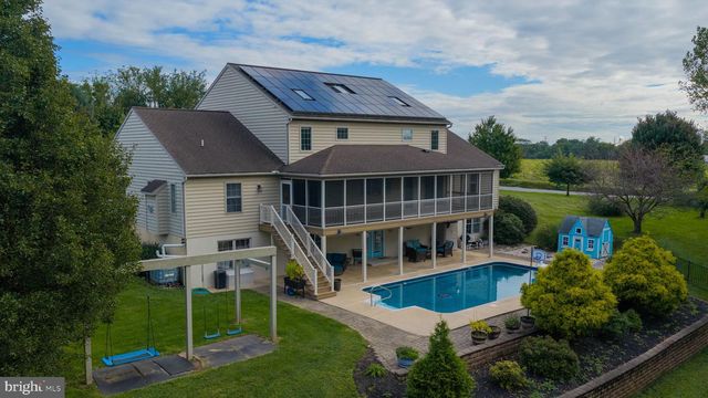 1400 MENTZER RD, Lancaster, PA 17602
