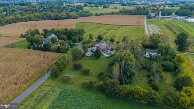 1400 MENTZER RD, Lancaster, PA 17602
