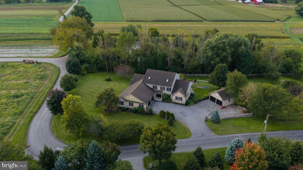 1400 MENTZER RD, Lancaster, PA 17602
