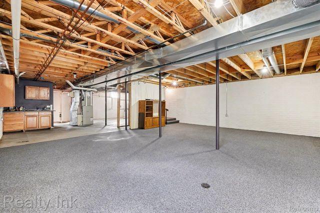 27132 Groveland Street, Madison Heights, MI 48071