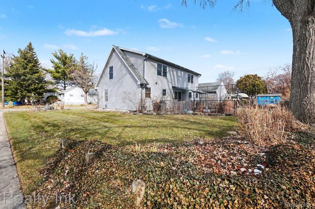 27132 Groveland Street, Madison Heights, MI 48071