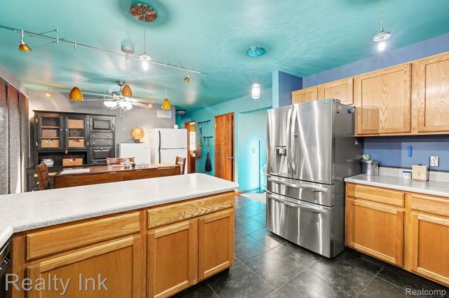 27132 Groveland Street, Madison Heights, MI 48071