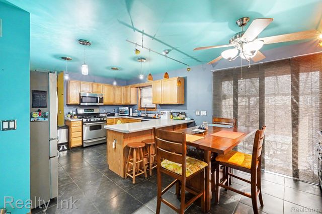 27132 Groveland Street, Madison Heights, MI 48071