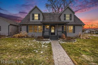 27132 Groveland Street, Madison Heights, MI 48071