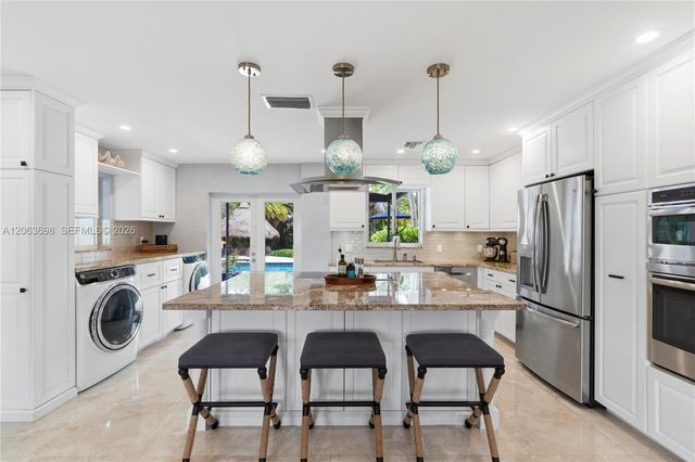 3721 NE 15th Avenue, Oakland Park, FL 33334
