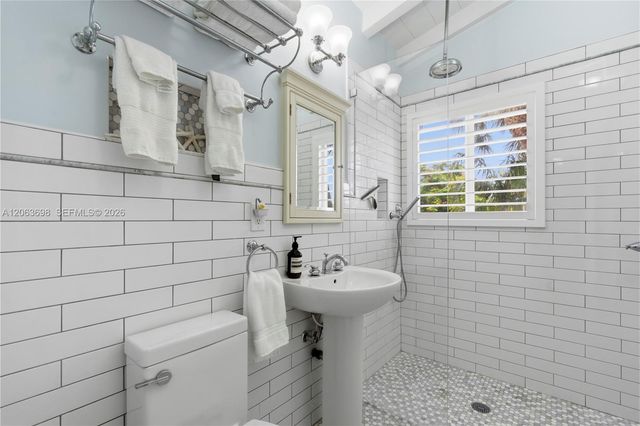 3721 NE 15th Avenue, Oakland Park, FL 33334