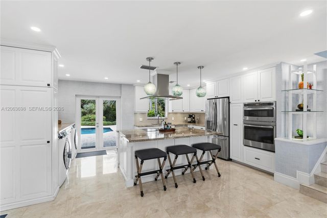 3721 NE 15th Avenue, Oakland Park, FL 33334