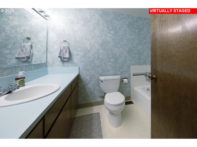 2883 Se SPRUCE St, Hillsboro, OR 97123