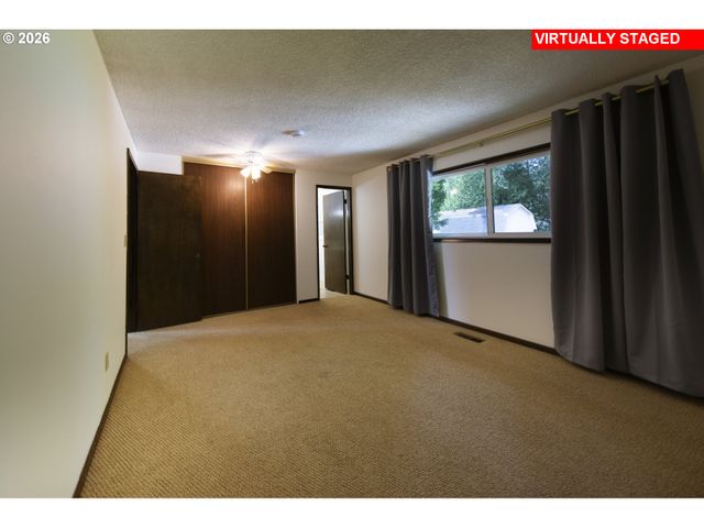 2883 Se SPRUCE St, Hillsboro, OR 97123