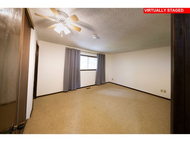 2883 Se SPRUCE St, Hillsboro, OR 97123