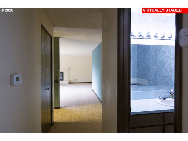 2883 Se SPRUCE St, Hillsboro, OR 97123