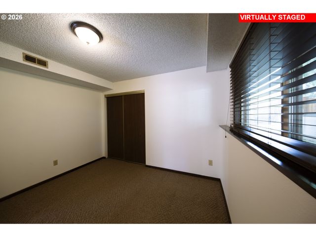 2883 Se SPRUCE St, Hillsboro, OR 97123