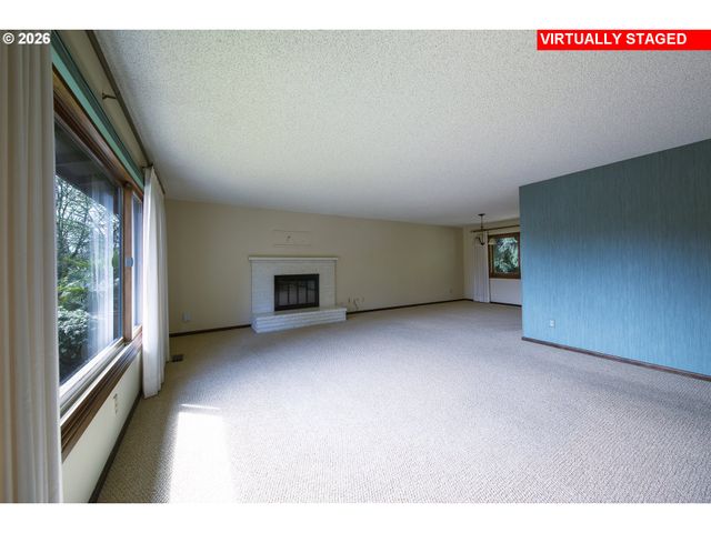 2883 Se SPRUCE St, Hillsboro, OR 97123