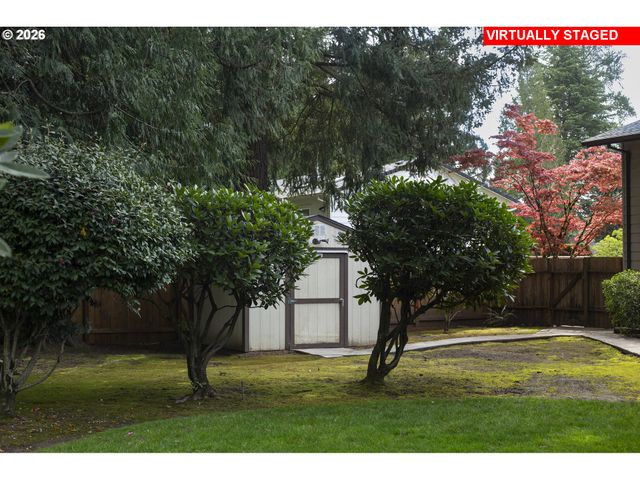 2883 Se SPRUCE St, Hillsboro, OR 97123