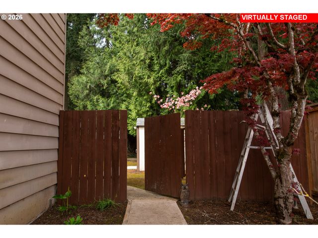 2883 Se SPRUCE St, Hillsboro, OR 97123