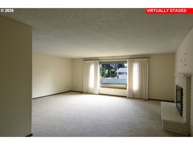 2883 Se SPRUCE St, Hillsboro, OR 97123