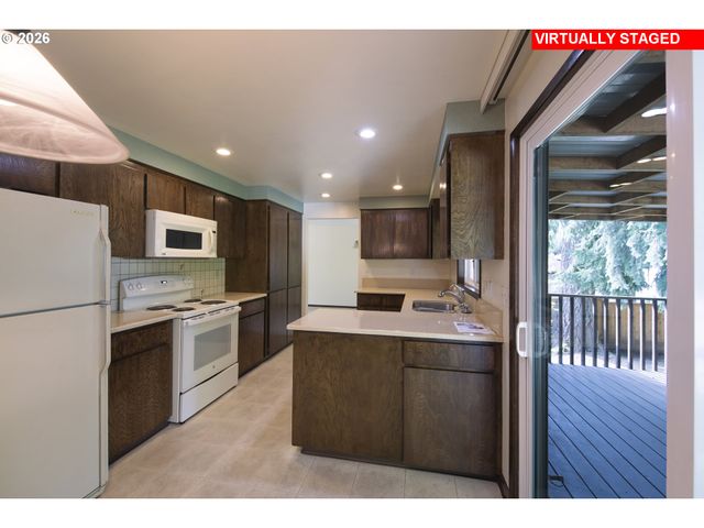 2883 Se SPRUCE St, Hillsboro, OR 97123