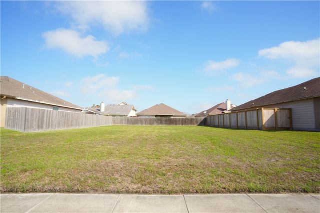 6226 Queen Bess Dr, Corpus Christi, TX 78414