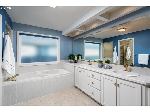 12664 Sw BEXLEY Ln, Portland, OR 97224