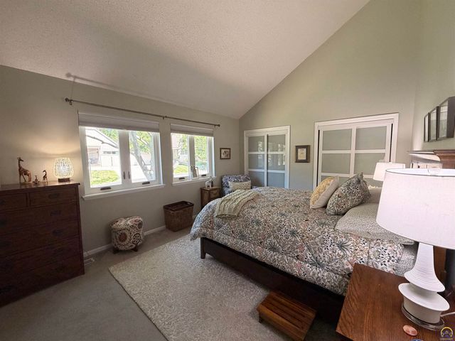 64 SW Pepper Tree LN, Topeka, KS 66611