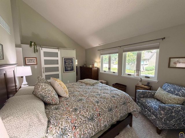 64 SW Pepper Tree LN, Topeka, KS 66611