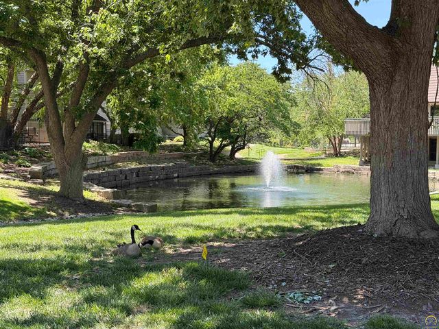 64 SW Pepper Tree LN, Topeka, KS 66611