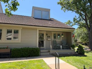 64 SW Pepper Tree LN, Topeka, KS 66611
