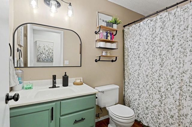 146 E Chestnut Dr, Mulvane, KS 67110