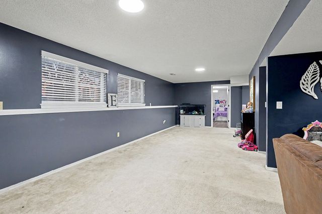 146 E Chestnut Dr, Mulvane, KS 67110