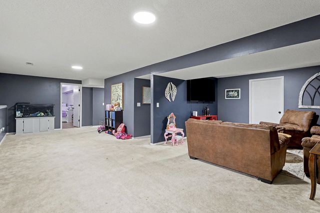 146 E Chestnut Dr, Mulvane, KS 67110