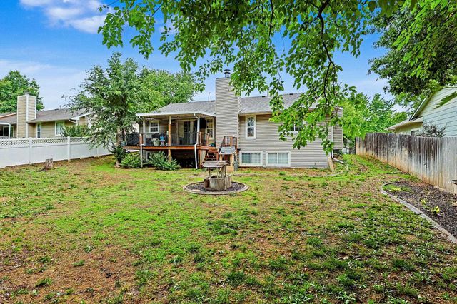 146 E Chestnut Dr, Mulvane, KS 67110
