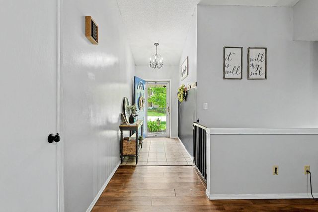 146 E Chestnut Dr, Mulvane, KS 67110
