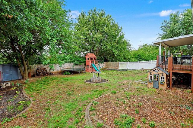146 E Chestnut Dr, Mulvane, KS 67110