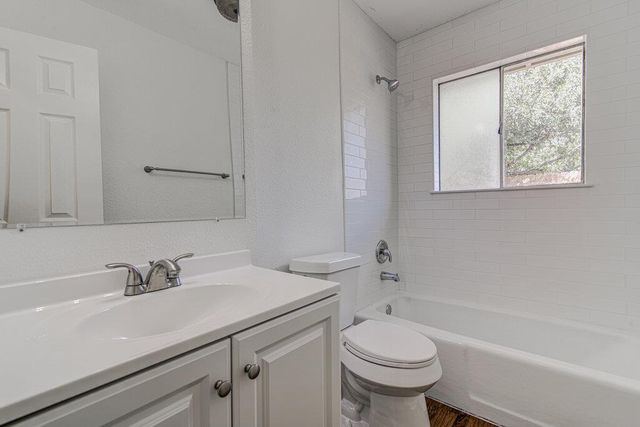 5006 Brighton RD B, Austin, TX 78745
