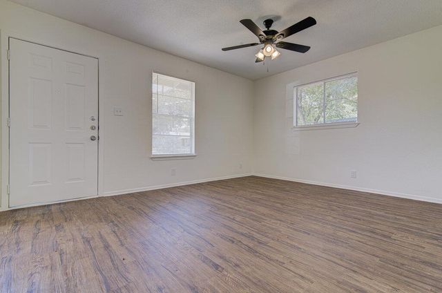 5006 Brighton RD B, Austin, TX 78745