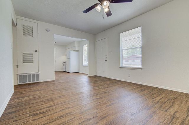 5006 Brighton RD B, Austin, TX 78745