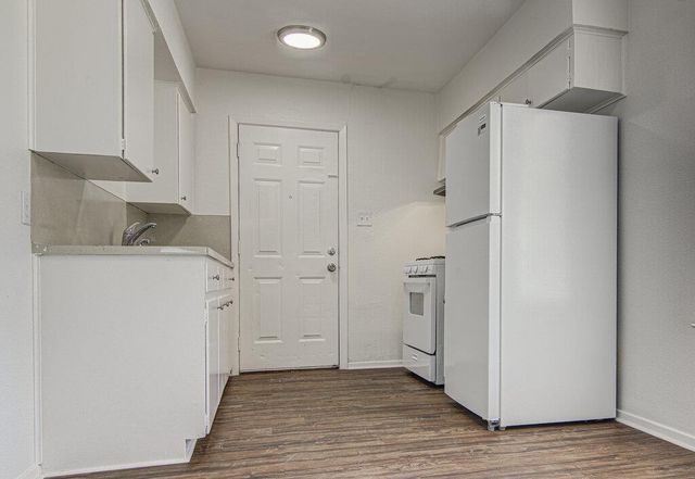 5006 Brighton RD B, Austin, TX 78745