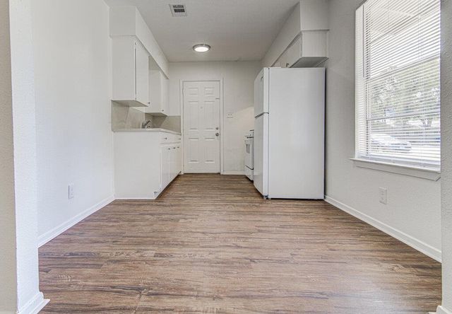 5006 Brighton RD B, Austin, TX 78745