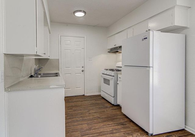 5006 Brighton RD B, Austin, TX 78745