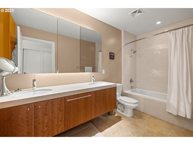 841 S GAINES St 714, Portland, OR 97239